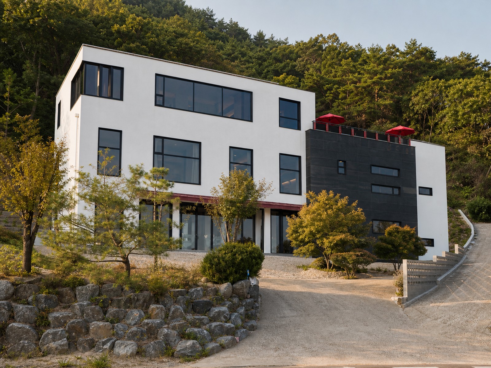 가평군 북면 계곡가 풀빌라 키즈펜션 매매 — 토지 296평·건물 115평·3객실